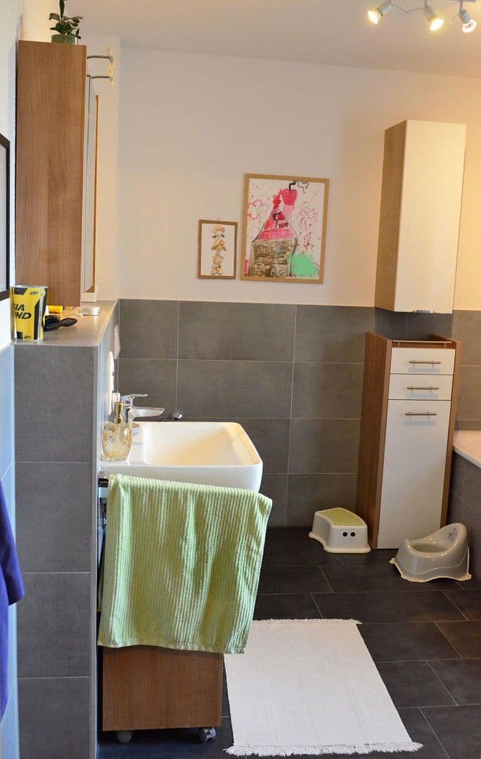 Prenájom bytu 3-izbový 92 m², Bielefeld, Severné Porýnie - Westfálsko Prenájom bytu 3-izbový 92 m², Bielefeld, Severné Porýnie - Westfálsko