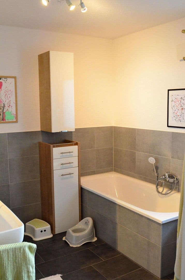 Prenájom bytu 3-izbový 92 m², Bielefeld, Severné Porýnie - Westfálsko Prenájom bytu 3-izbový 92 m², Bielefeld, Severné Porýnie - Westfálsko