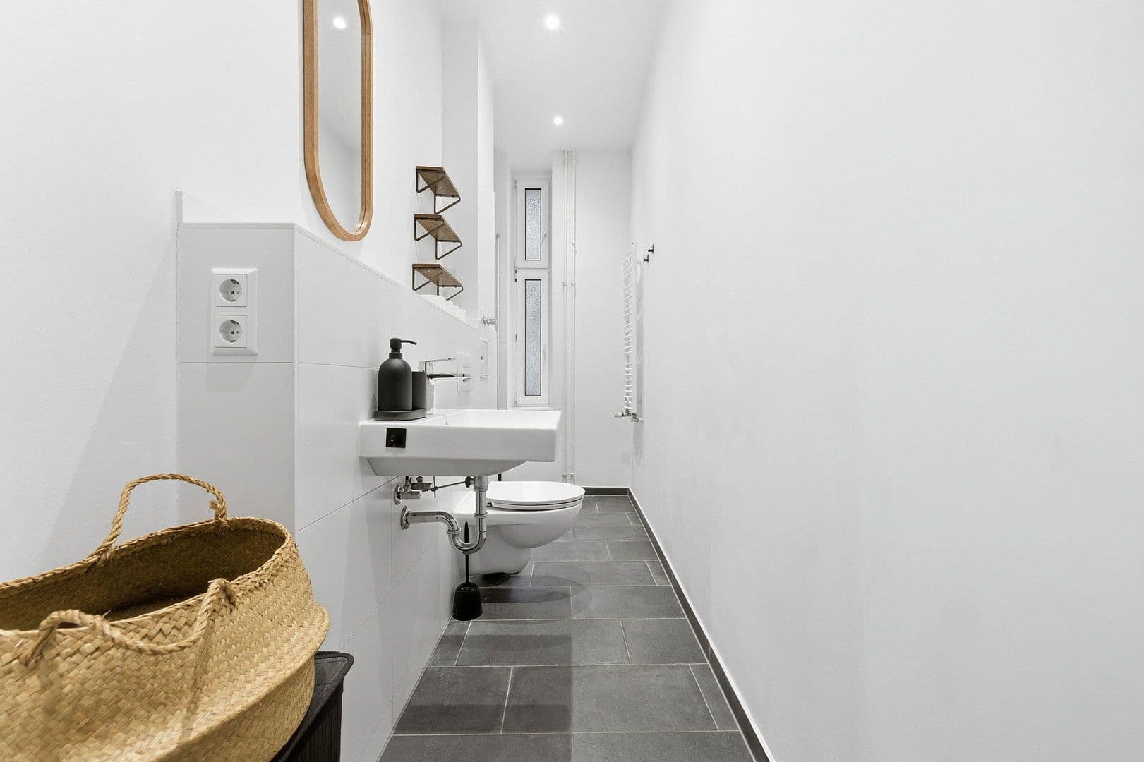 Prenájom bytu 107 m², Simon-Dach-Straße 13, Berlin, Berlín Prenájom bytu 107 m², Simon-Dach-Straße 13, Berlin, Berlín