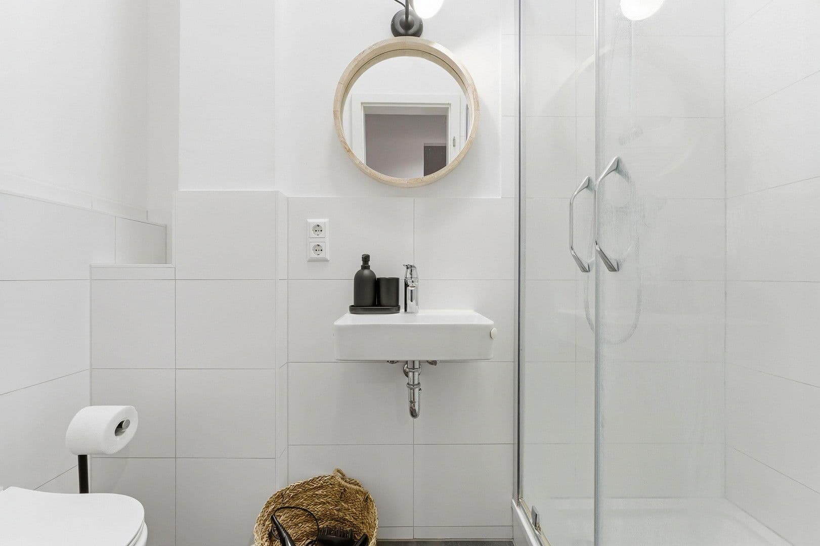 Prenájom bytu 107 m², Simon-Dach-Straße 13, Berlin, Berlín Prenájom bytu 107 m², Simon-Dach-Straße 13, Berlin, Berlín