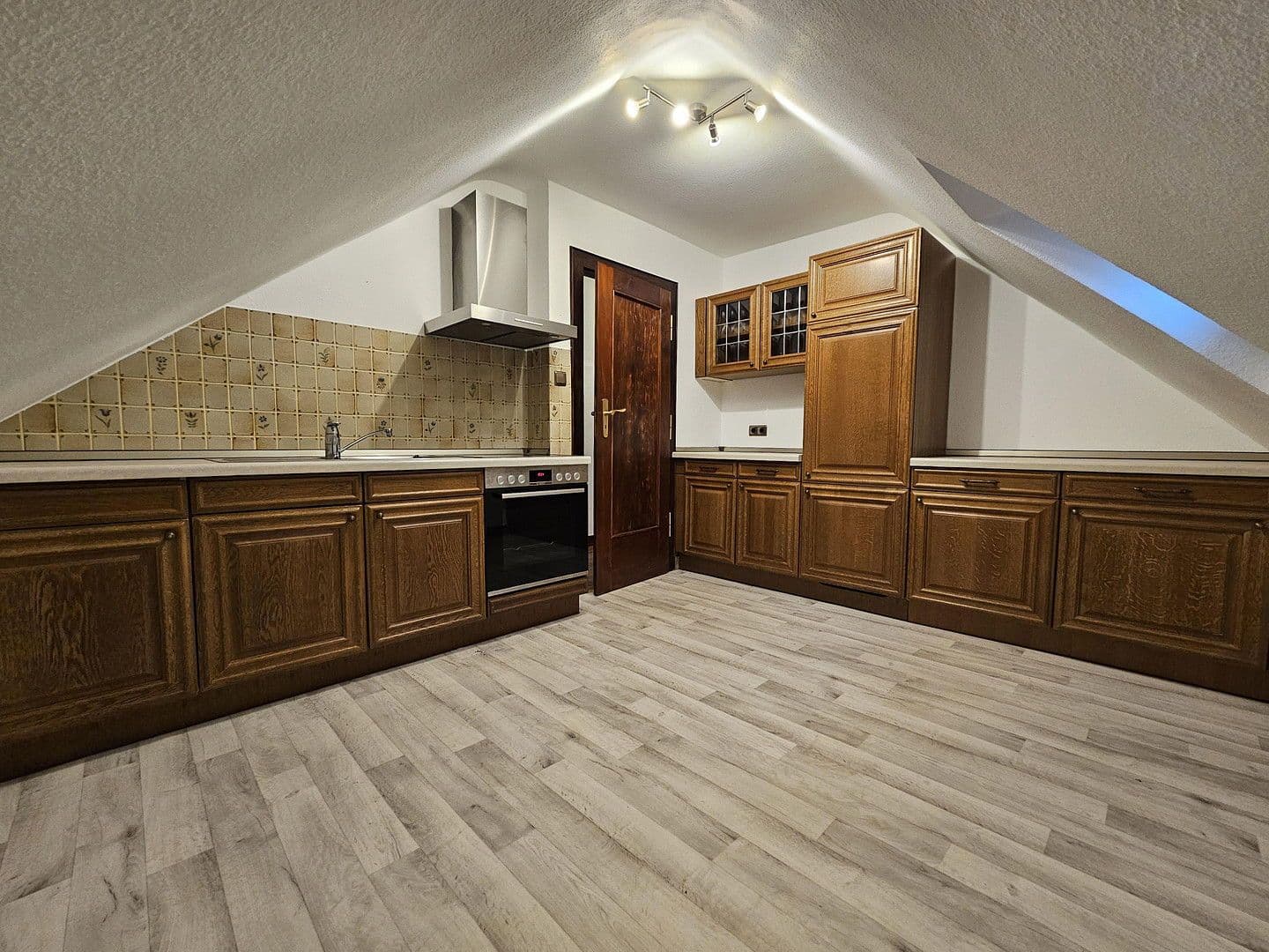 Prenájom bytu 2-izbový 49 m², Frankfurt am Main, Hesensko Prenájom bytu 2-izbový 49 m², Frankfurt am Main, Hesensko