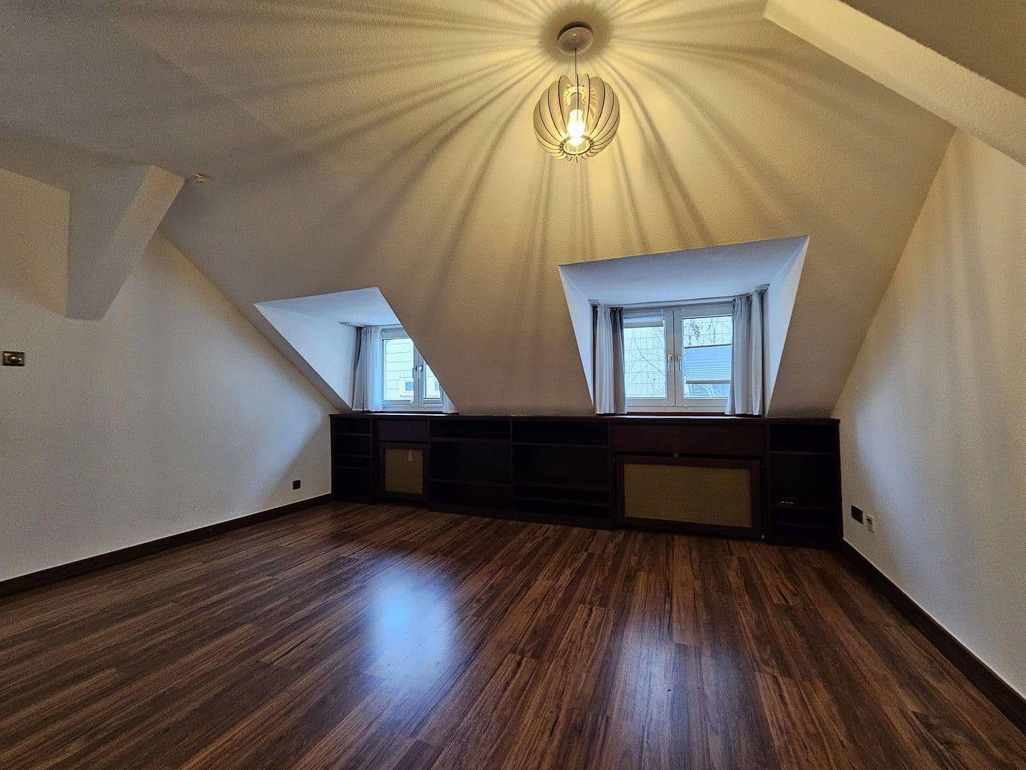 Prenájom bytu 2-izbový 49 m², Frankfurt am Main, Hesensko Prenájom bytu 2-izbový 49 m², Frankfurt am Main, Hesensko