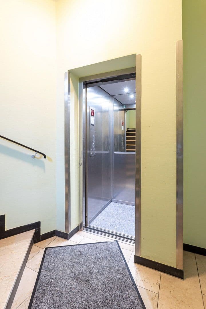 Predaj domu 824 m², pozemek 339 m², München, Bavorsko Predaj domu 824 m², pozemek 339 m², München, Bavorsko