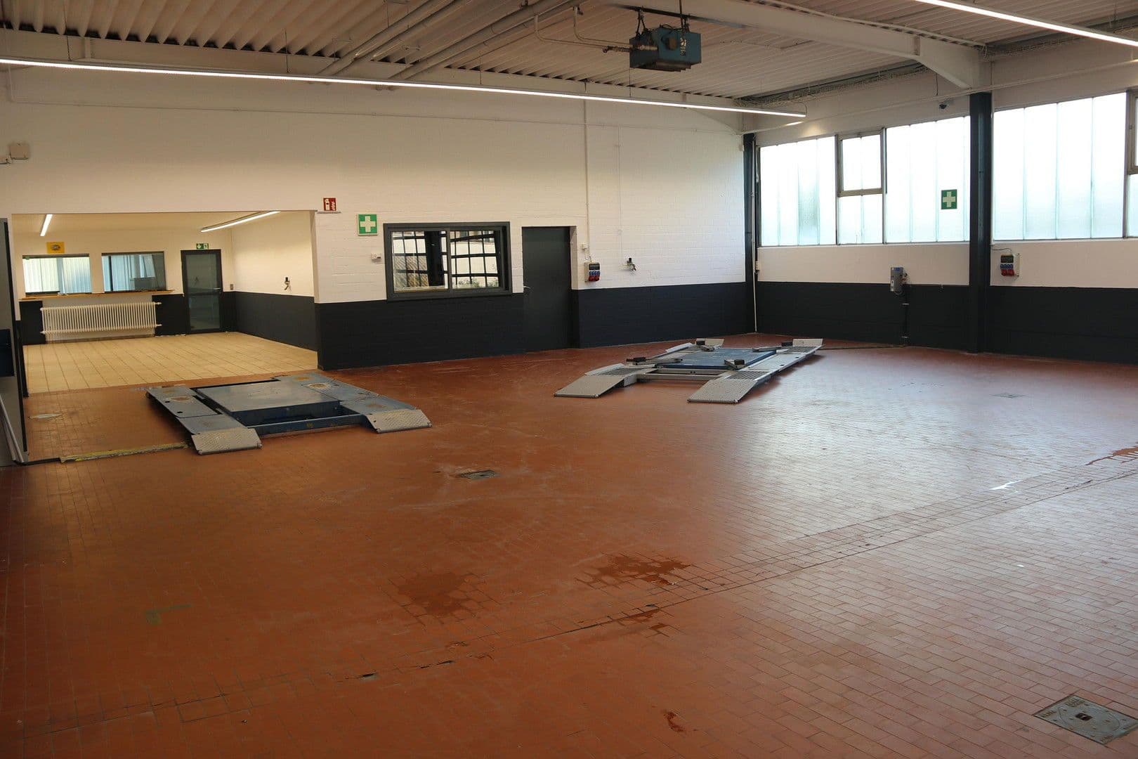 Prenájom nebytového priestoru 2.910 m², Eickelstraße 2, Arnsberg, Severné Porýnie - Westfálsko Prenájom nebytového priestoru 2.910 m², Eickelstraße 2, Arnsberg, Severné Porýnie - Westfálsko