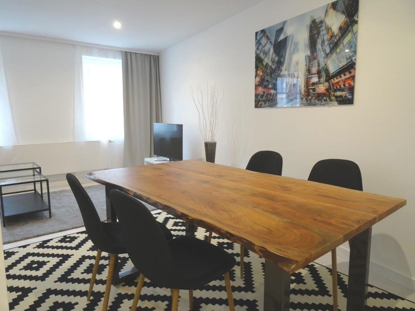 Prenájom bytu 3-izbový 56 m², Stuttgart, Bádensko-Wurttembersko Prenájom bytu 3-izbový 56 m², Stuttgart, Bádensko-Wurttembersko