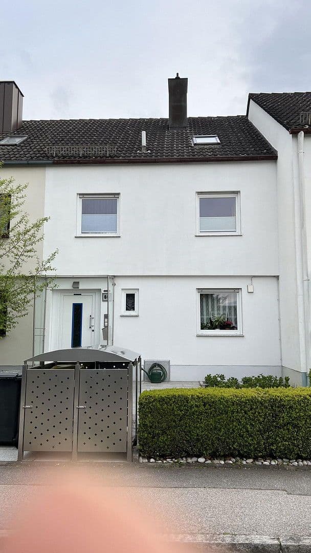 Prenájom domu 140 m², pozemek 400 m², München, Bavorsko Prenájom domu 140 m², pozemek 400 m², München, Bavorsko