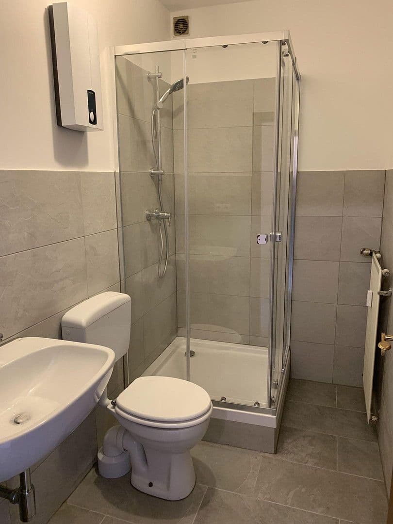 Prenájom bytu 1-izbový 60 m², Schloßstraße 69, Düsseldorf, Severné Porýnie - Westfálsko Prenájom bytu 1-izbový 60 m², Schloßstraße 69, Düsseldorf, Severné Porýnie - Westfálsko