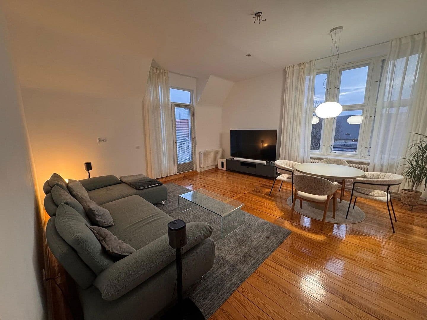 Prenájom bytu 2-izbový 80 m², Berlin, Berlín Prenájom bytu 2-izbový 80 m², Berlin, Berlín