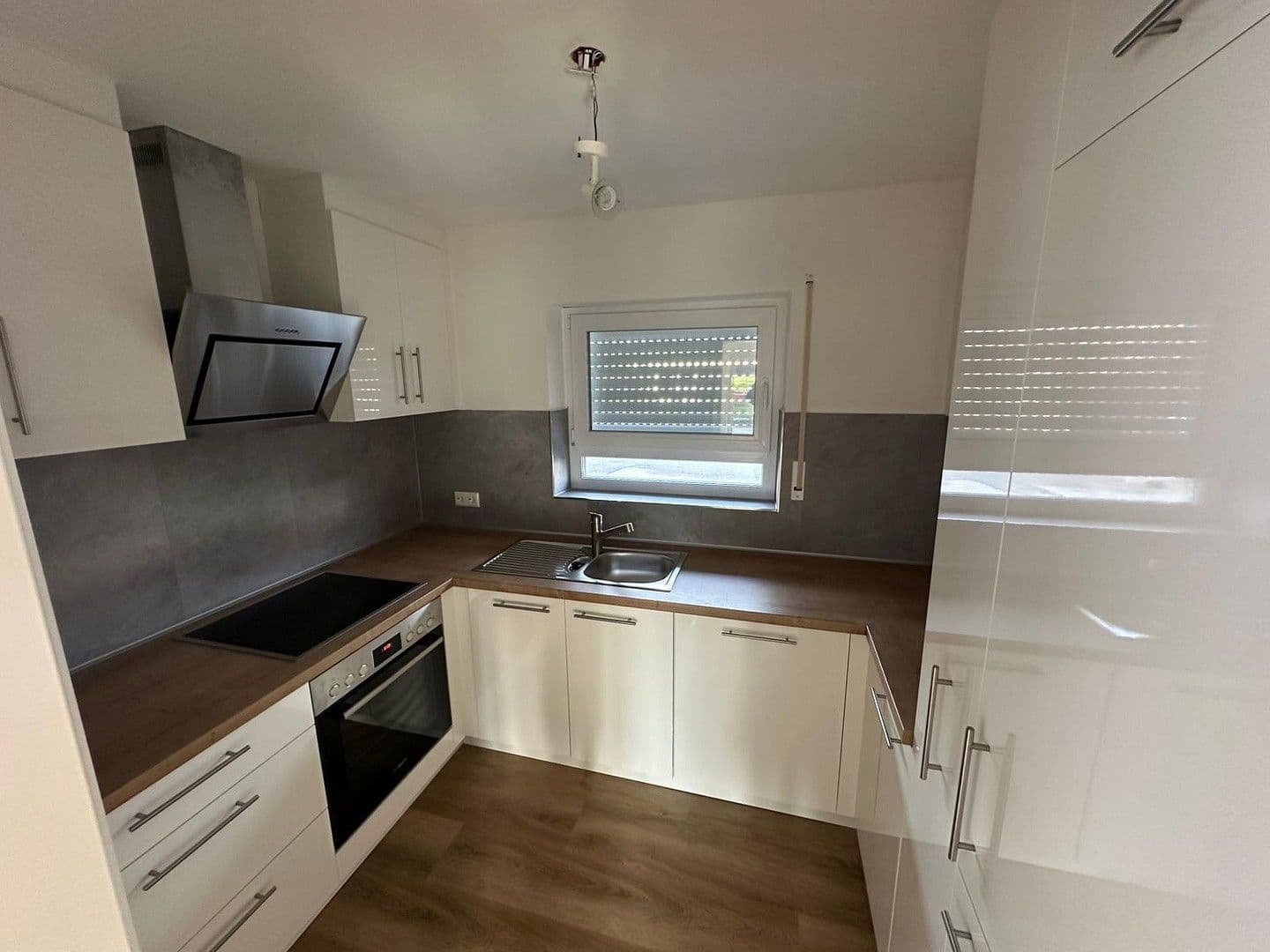 Prenájom domu 99 m², pozemek 397 m², Langenenslingen, Bádensko-Wurttembersko Prenájom domu 99 m², pozemek 397 m², Langenenslingen, Bádensko-Wurttembersko