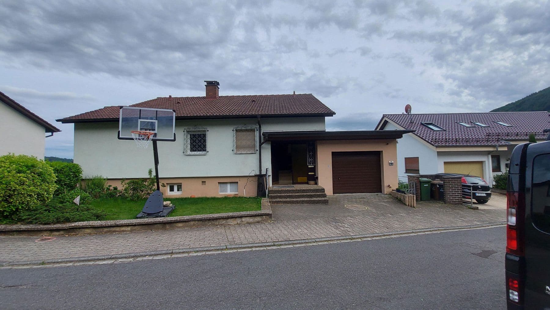 Predaj domu 180 m², pozemek 690 m², Neckarsteinach, Hesensko Predaj domu 180 m², pozemek 690 m², Neckarsteinach, Hesensko