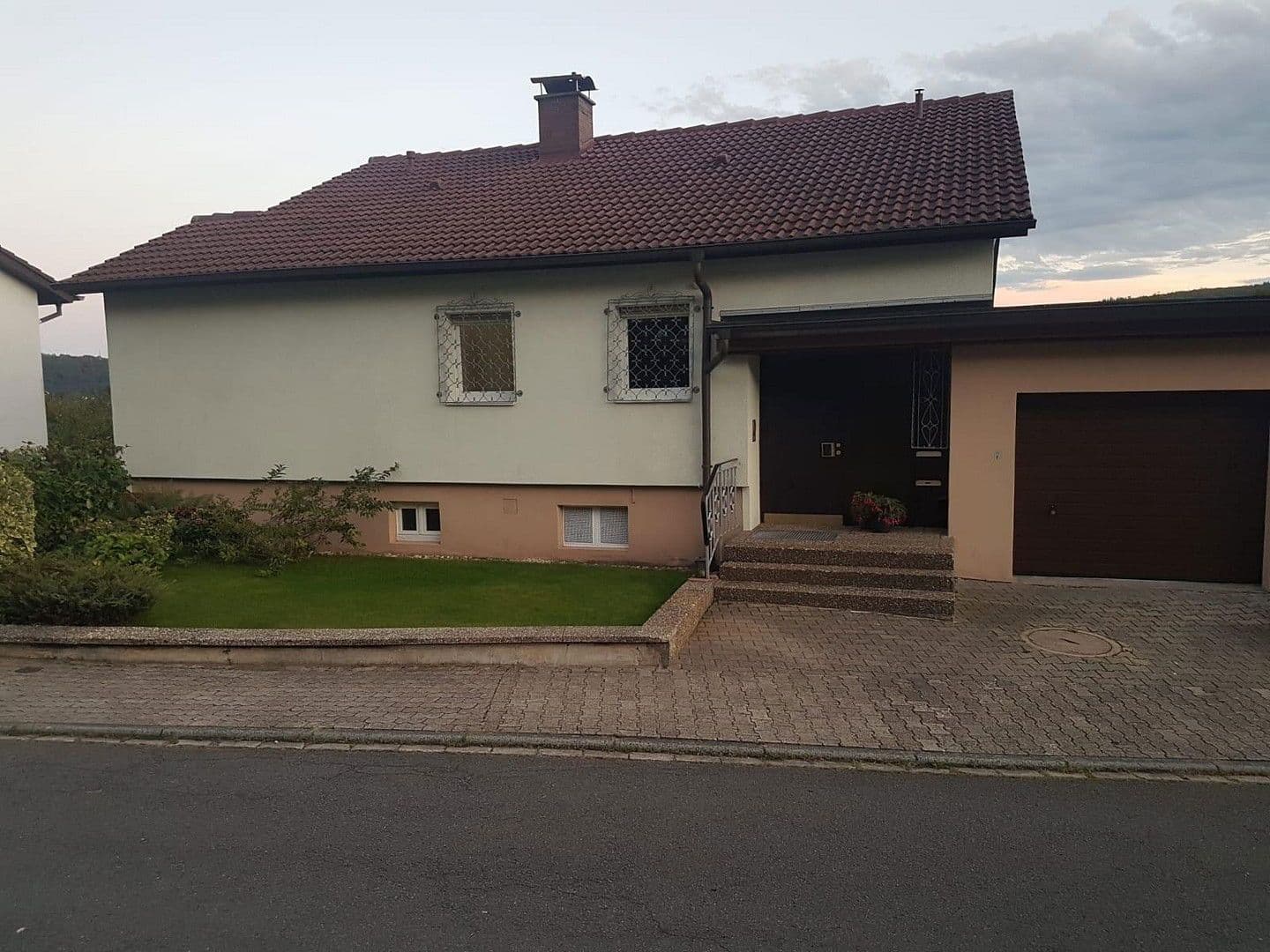 Predaj domu 180 m², pozemek 690 m², Neckarsteinach, Hesensko Predaj domu 180 m², pozemek 690 m², Neckarsteinach, Hesensko