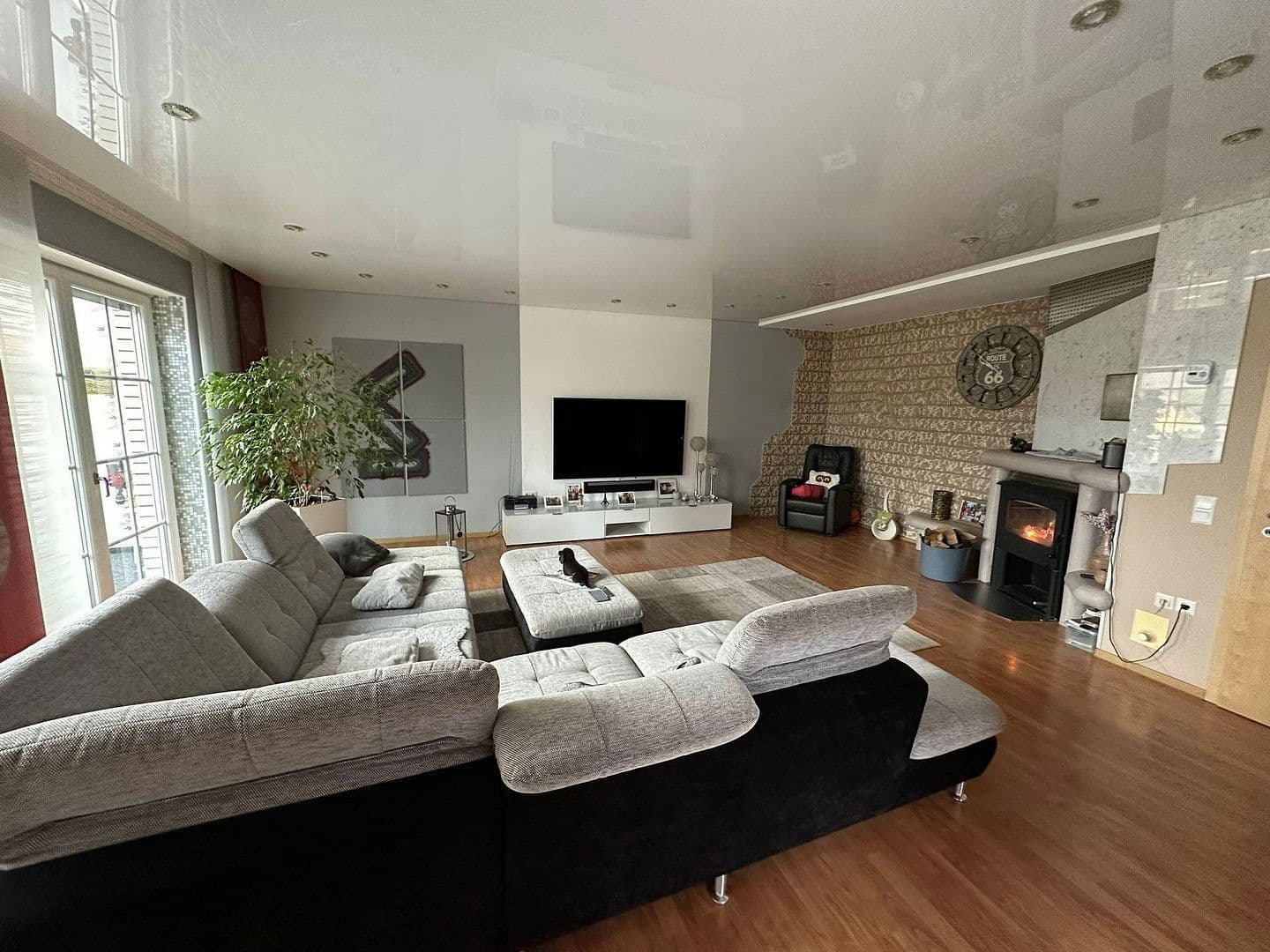 Predaj domu 287 m², pozemek 560 m², Kitzingen, Bavorsko Predaj domu 287 m², pozemek 560 m², Kitzingen, Bavorsko