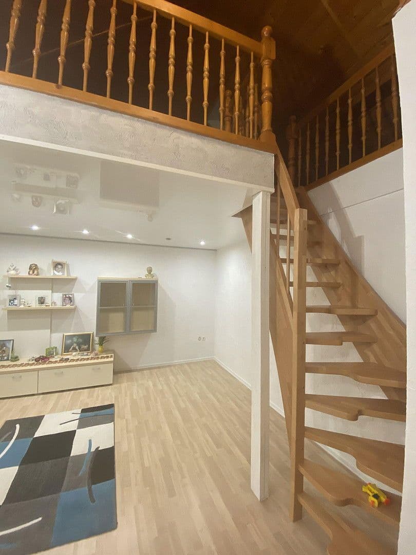 Predaj domu 287 m², pozemek 560 m², Kitzingen, Bavorsko Predaj domu 287 m², pozemek 560 m², Kitzingen, Bavorsko