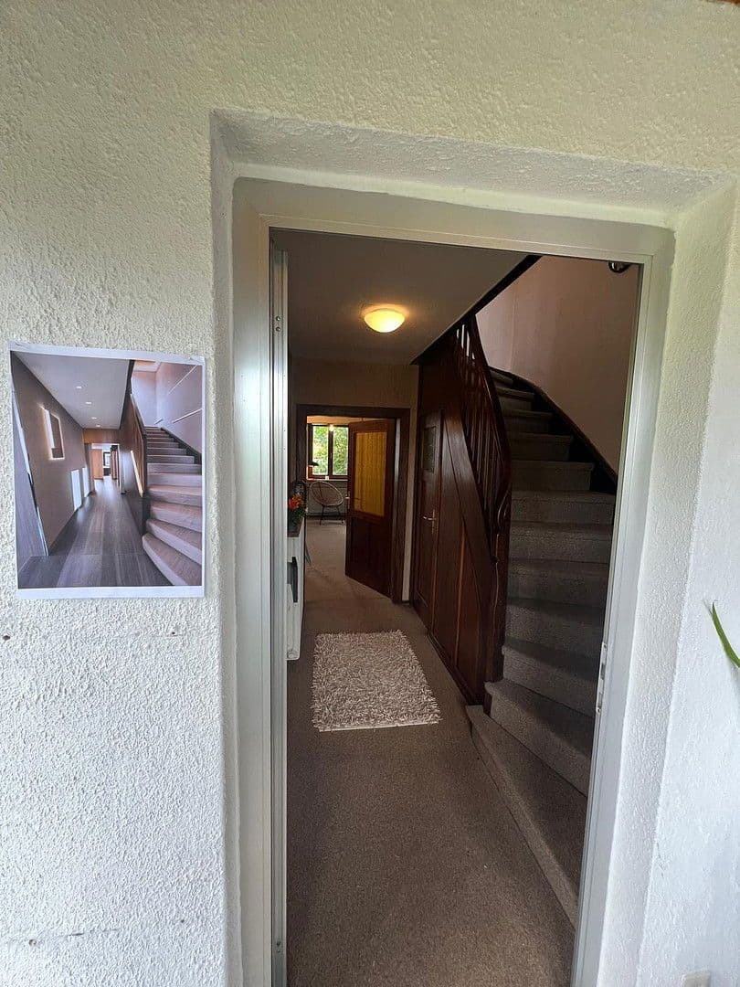 Predaj domu 178 m², pozemek 363 m², Rosbach v. d. Höhe, Hesensko Predaj domu 178 m², pozemek 363 m², Rosbach v. d. Höhe, Hesensko