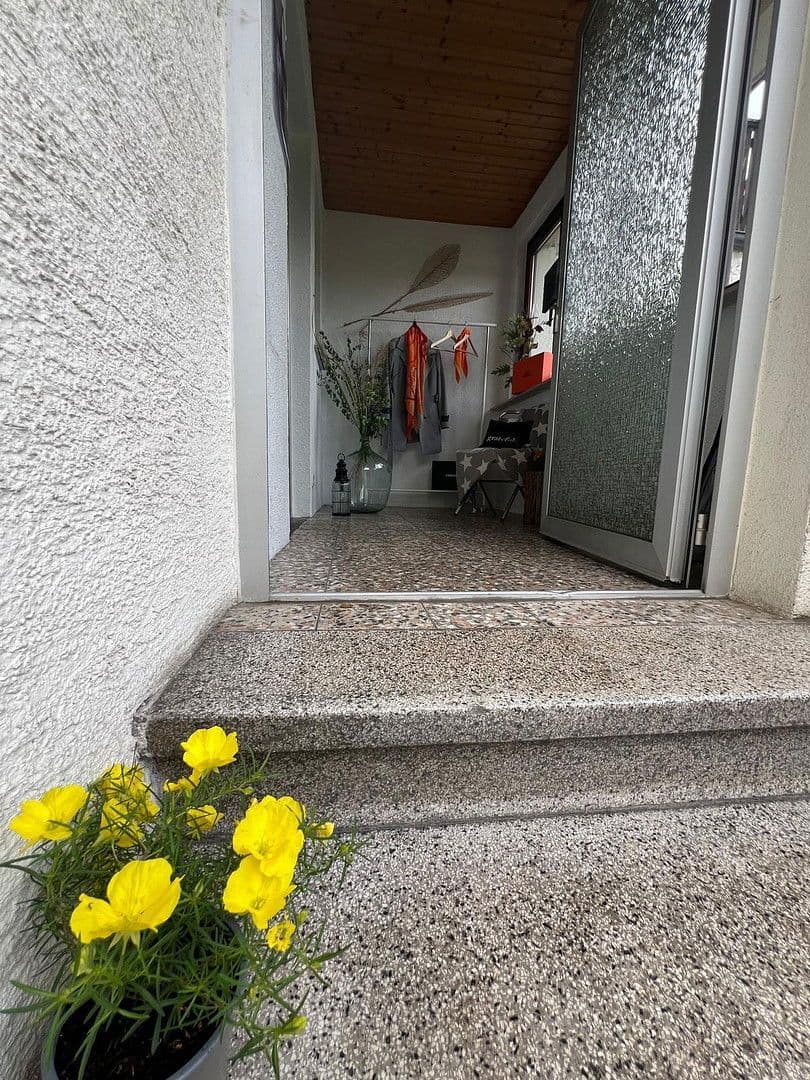 Predaj domu 178 m², pozemek 363 m², Rosbach v. d. Höhe, Hesensko Predaj domu 178 m², pozemek 363 m², Rosbach v. d. Höhe, Hesensko