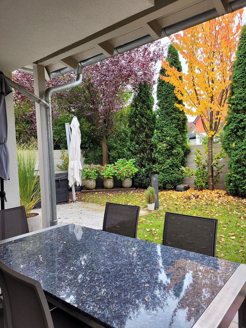 Prenájom domu 204 m², pozemek 350 m², Nürnberg, Bavorsko Prenájom domu 204 m², pozemek 350 m², Nürnberg, Bavorsko