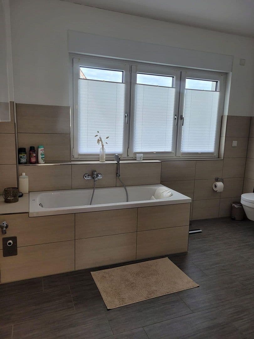 Prenájom domu 204 m², pozemek 350 m², Nürnberg, Bavorsko Prenájom domu 204 m², pozemek 350 m², Nürnberg, Bavorsko