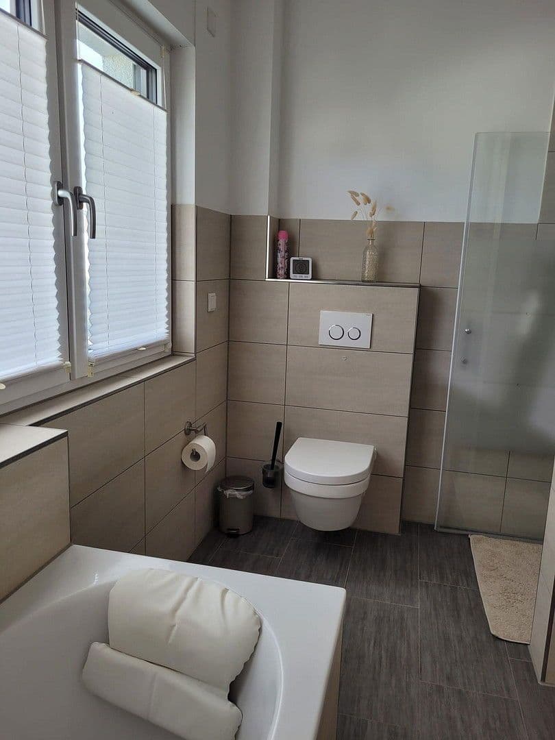 Prenájom domu 204 m², pozemek 350 m², Nürnberg, Bavorsko Prenájom domu 204 m², pozemek 350 m², Nürnberg, Bavorsko