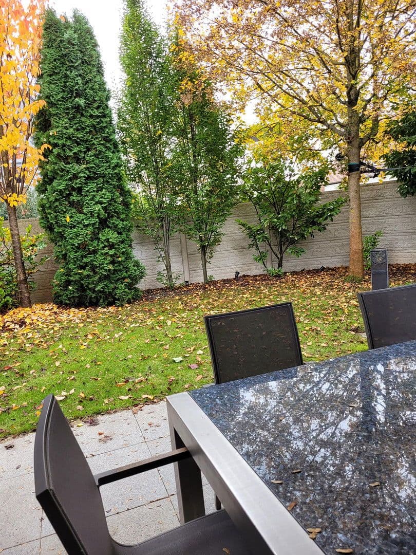 Prenájom domu 204 m², pozemek 350 m², Nürnberg, Bavorsko Prenájom domu 204 m², pozemek 350 m², Nürnberg, Bavorsko