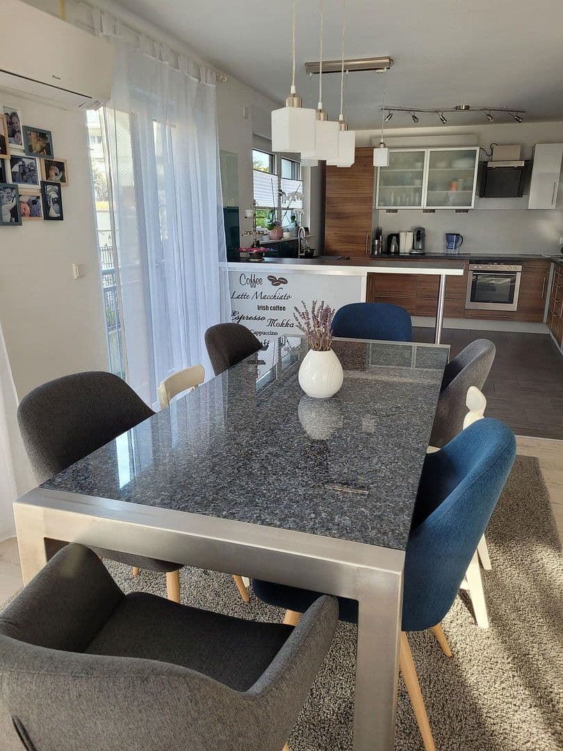 Prenájom domu 204 m², pozemek 350 m², Nürnberg, Bavorsko Prenájom domu 204 m², pozemek 350 m², Nürnberg, Bavorsko