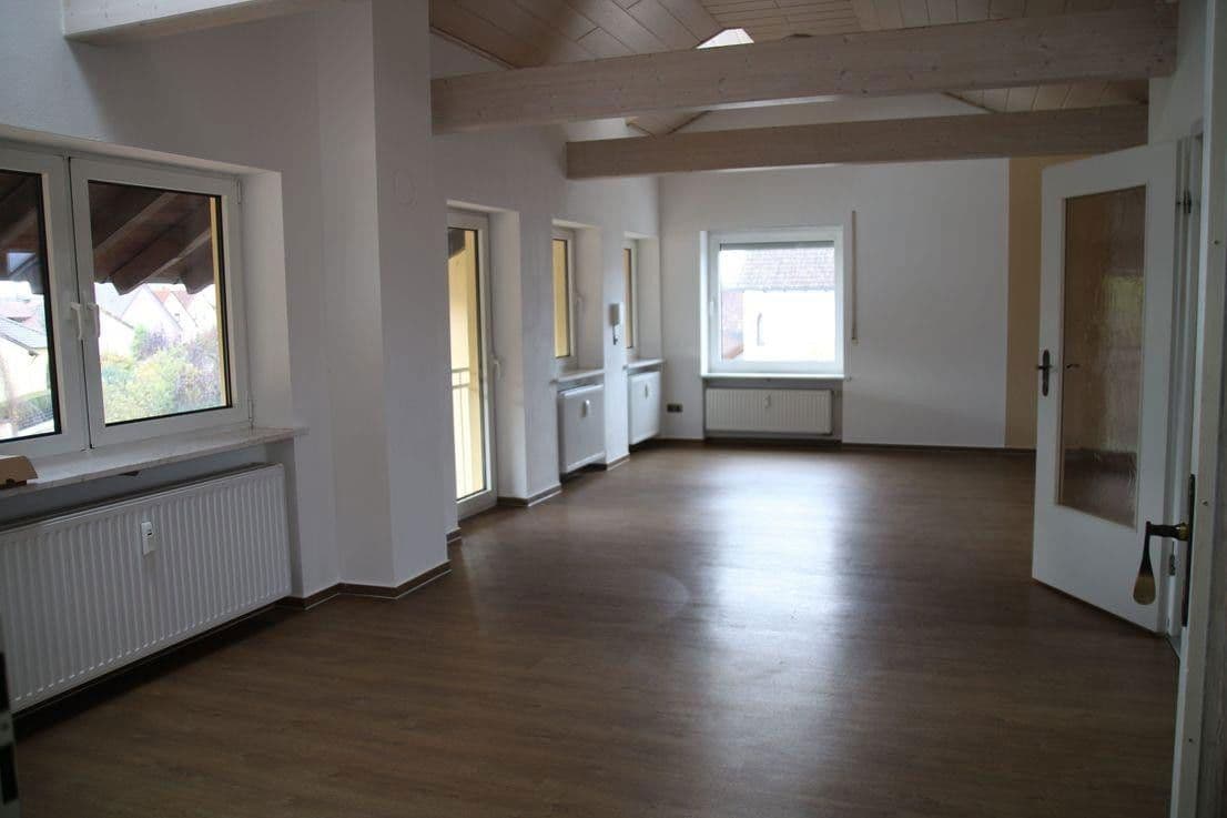 Prenájom bytu 6-izbový 190 m², Ziegelmoosstraße 25, Rain, Bavorsko Prenájom bytu 6-izbový 190 m², Ziegelmoosstraße 25, Rain, Bavorsko