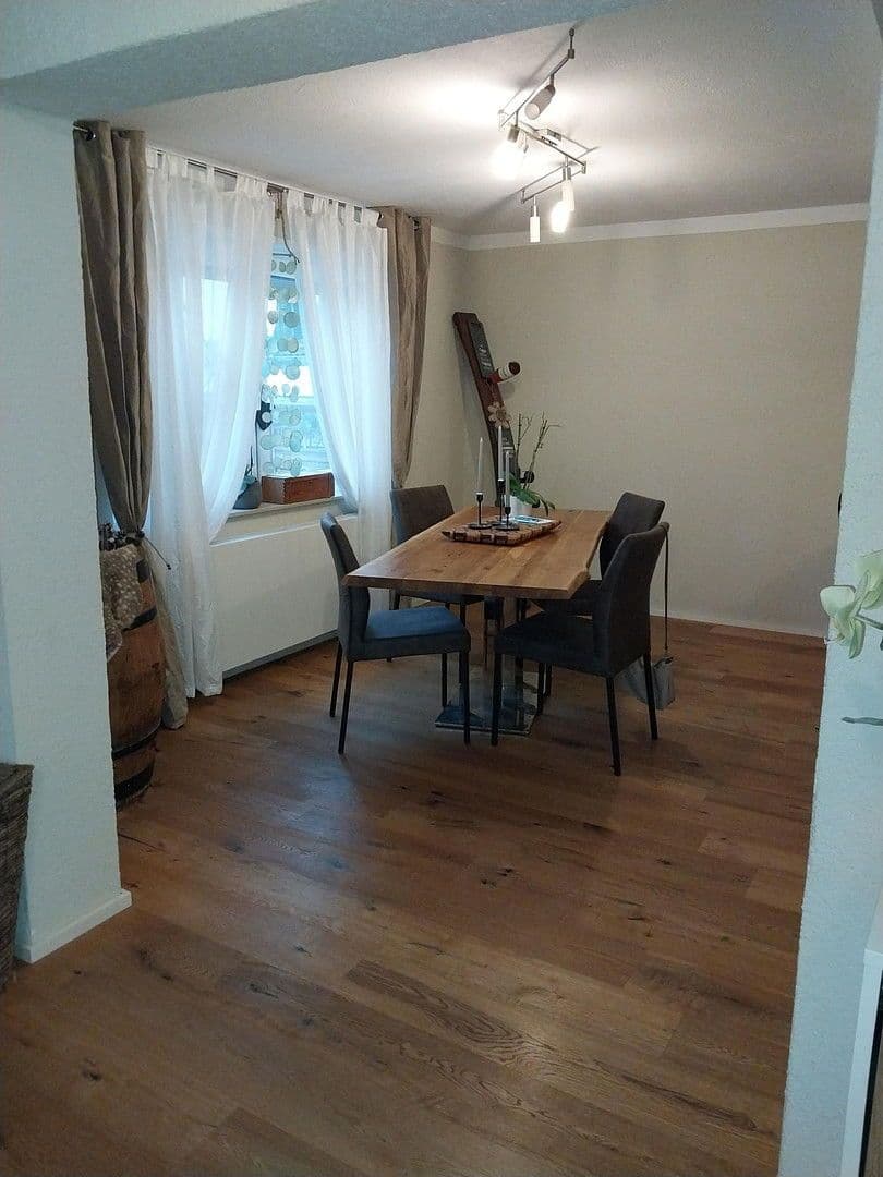 Predaj domu 120 m², pozemek 657 m², Hettenleidelheim, Porýnie-Falcko Predaj domu 120 m², pozemek 657 m², Hettenleidelheim, Porýnie-Falcko