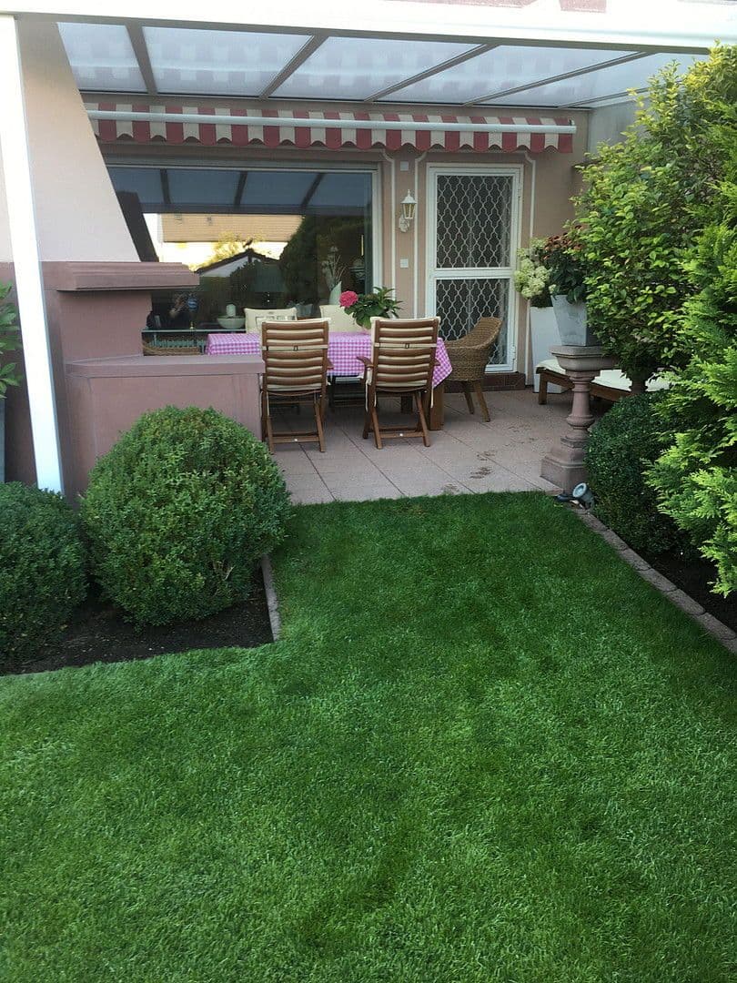 Predaj domu 211 m², pozemek 347 m², Karpfenweg 1, Rodgau, Hesensko Predaj domu 211 m², pozemek 347 m², Karpfenweg 1, Rodgau, Hesensko