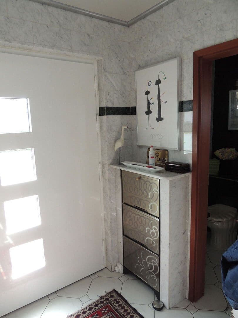 Predaj domu 211 m², pozemek 347 m², Karpfenweg 1, Rodgau, Hesensko Predaj domu 211 m², pozemek 347 m², Karpfenweg 1, Rodgau, Hesensko