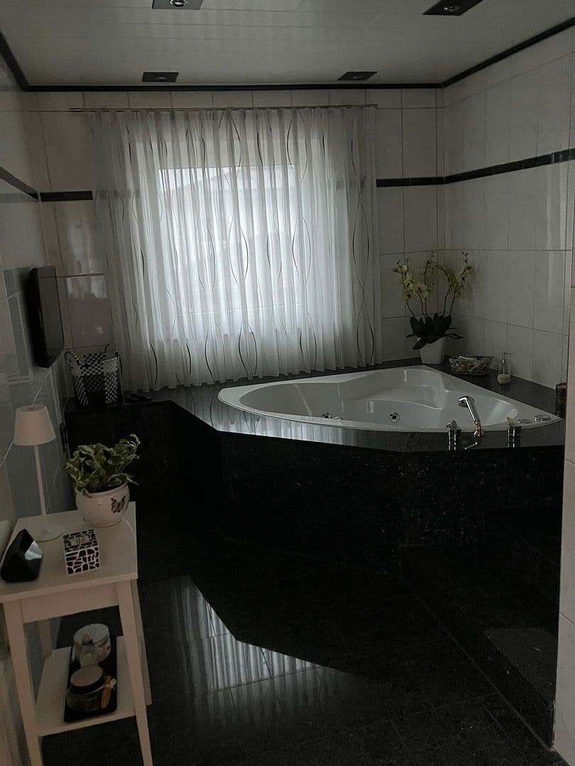 Predaj domu 211 m², pozemek 347 m², Karpfenweg 1, Rodgau, Hesensko Predaj domu 211 m², pozemek 347 m², Karpfenweg 1, Rodgau, Hesensko