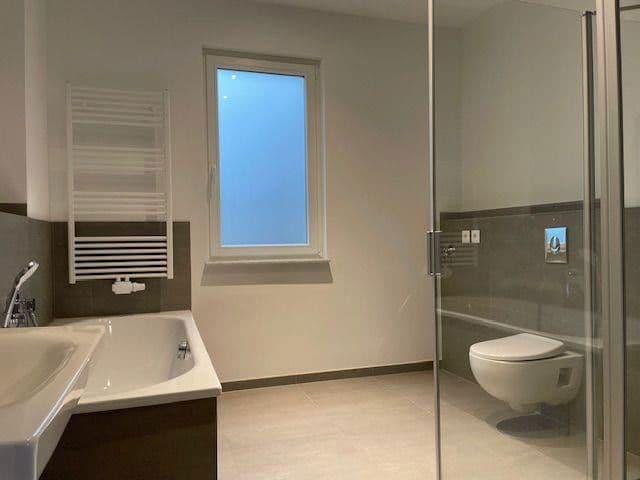 Prenájom bytu 3-izbový 100 m², Friedrich-Engels-Damm 83, Bad Saarow, Brandenbursko Prenájom bytu 3-izbový 100 m², Friedrich-Engels-Damm 83, Bad Saarow, Brandenbursko