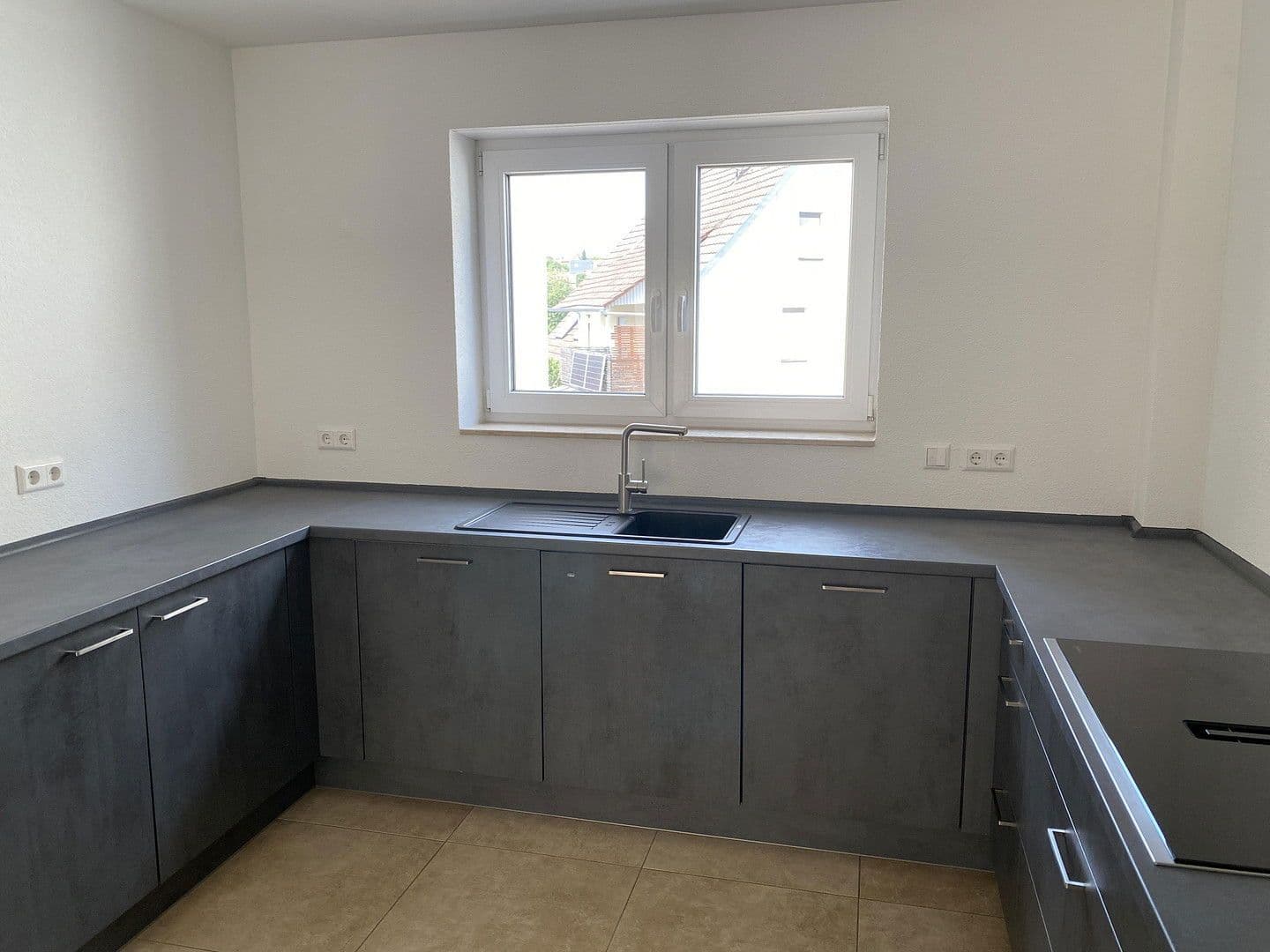 Prenájom bytu 4-izbový 130 m², Oberderdingen, Bádensko-Wurttembersko Prenájom bytu 4-izbový 130 m², Oberderdingen, Bádensko-Wurttembersko