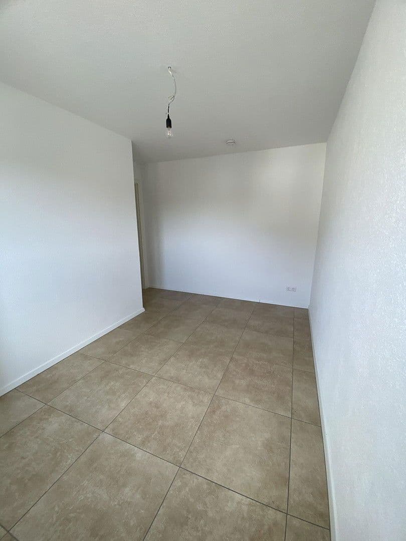 Prenájom bytu 4-izbový 130 m², Oberderdingen, Bádensko-Wurttembersko Prenájom bytu 4-izbový 130 m², Oberderdingen, Bádensko-Wurttembersko