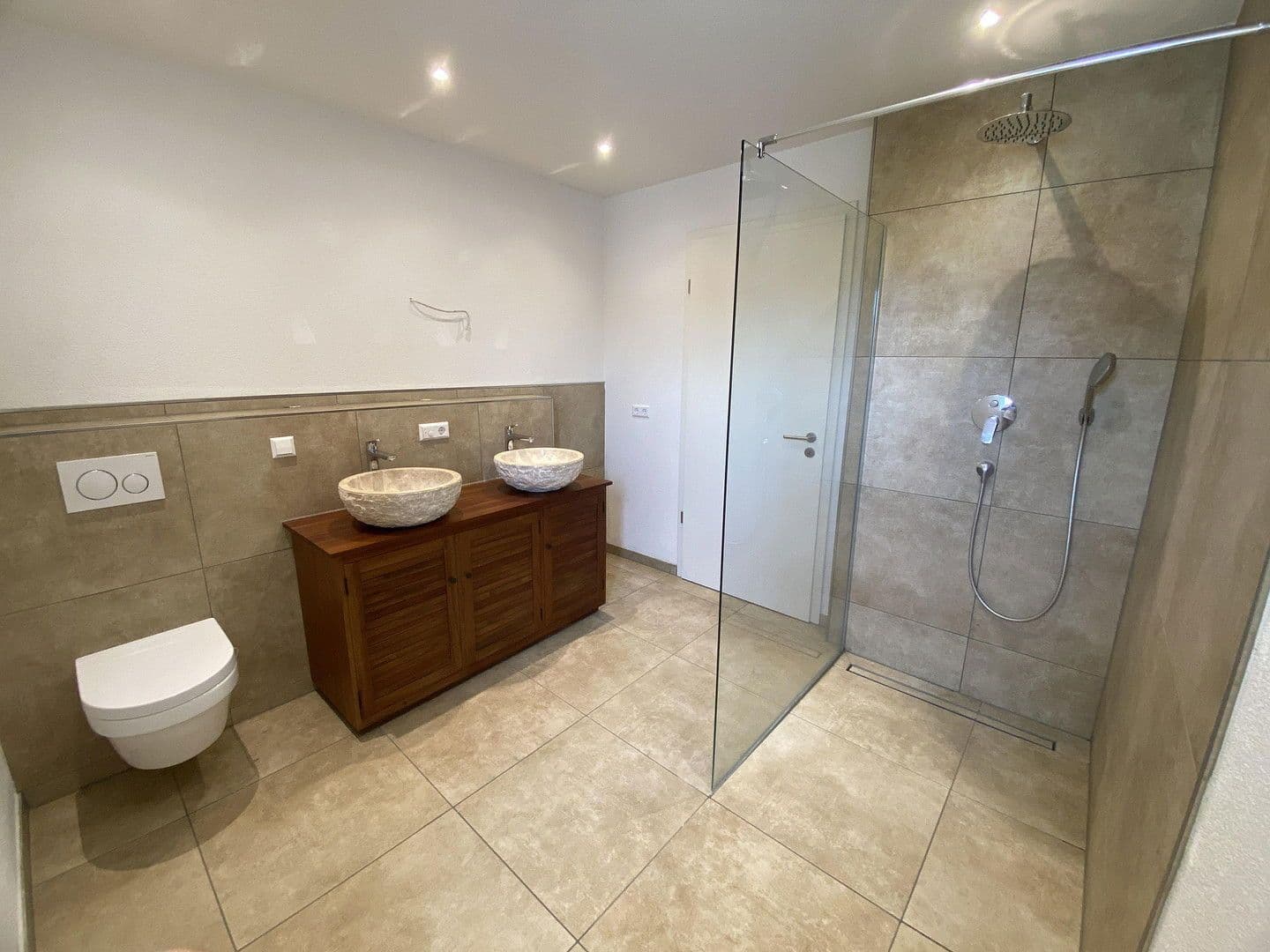 Prenájom bytu 4-izbový 130 m², Oberderdingen, Bádensko-Wurttembersko Prenájom bytu 4-izbový 130 m², Oberderdingen, Bádensko-Wurttembersko