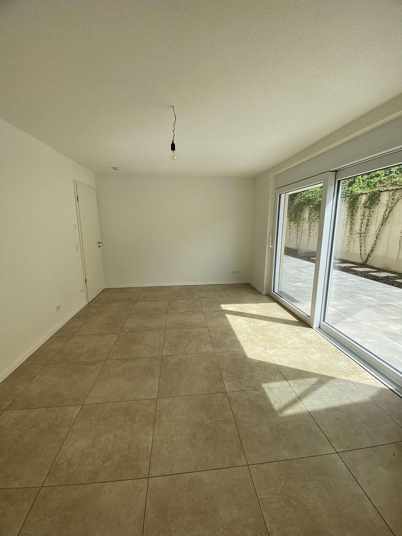 Prenájom bytu 4-izbový 130 m², Oberderdingen, Bádensko-Wurttembersko Prenájom bytu 4-izbový 130 m², Oberderdingen, Bádensko-Wurttembersko