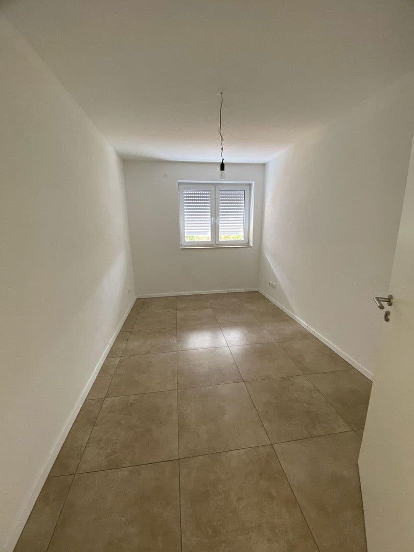 Prenájom bytu 4-izbový 130 m², Oberderdingen, Bádensko-Wurttembersko Prenájom bytu 4-izbový 130 m², Oberderdingen, Bádensko-Wurttembersko