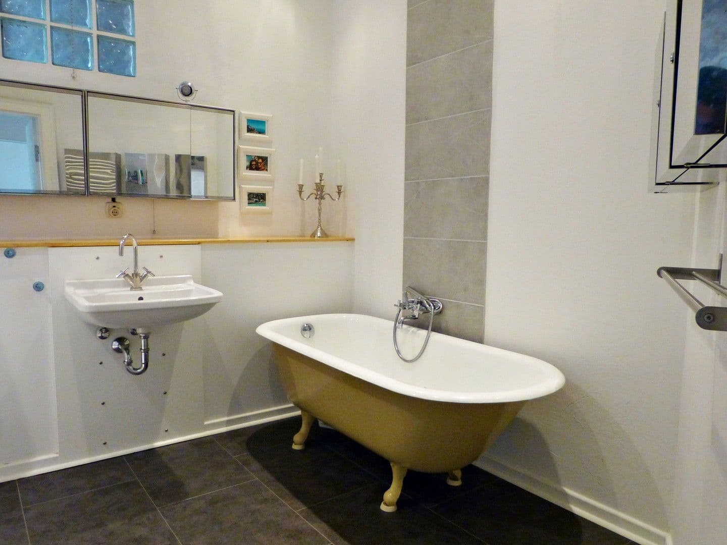 Prenájom bytu 5-izbový 125 m², Hannover, Dolné Sasko Prenájom bytu 5-izbový 125 m², Hannover, Dolné Sasko