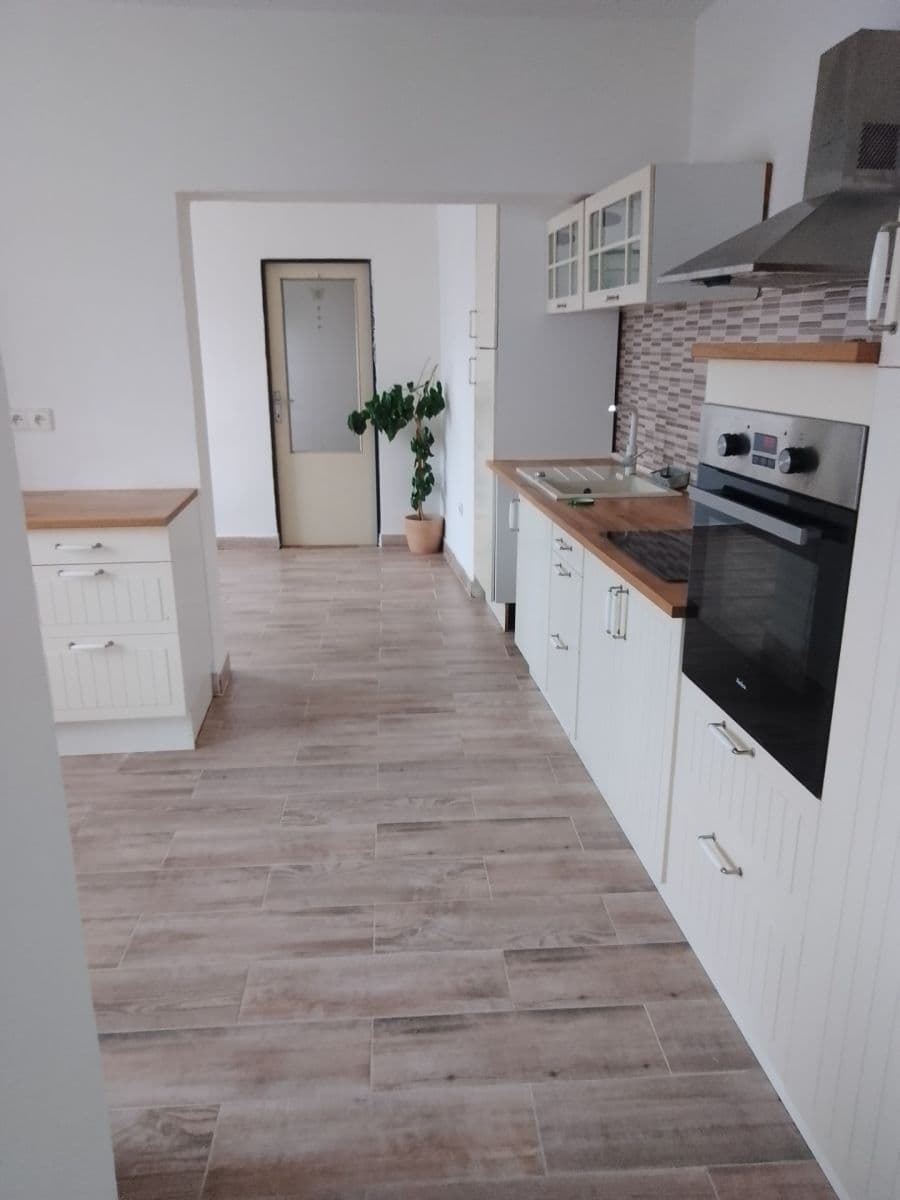 Prenájom bytu 5-izbový 144 m², Chlumany, Jihočeský kraj Prenájom bytu 5-izbový 144 m², Chlumany, Jihočeský kraj