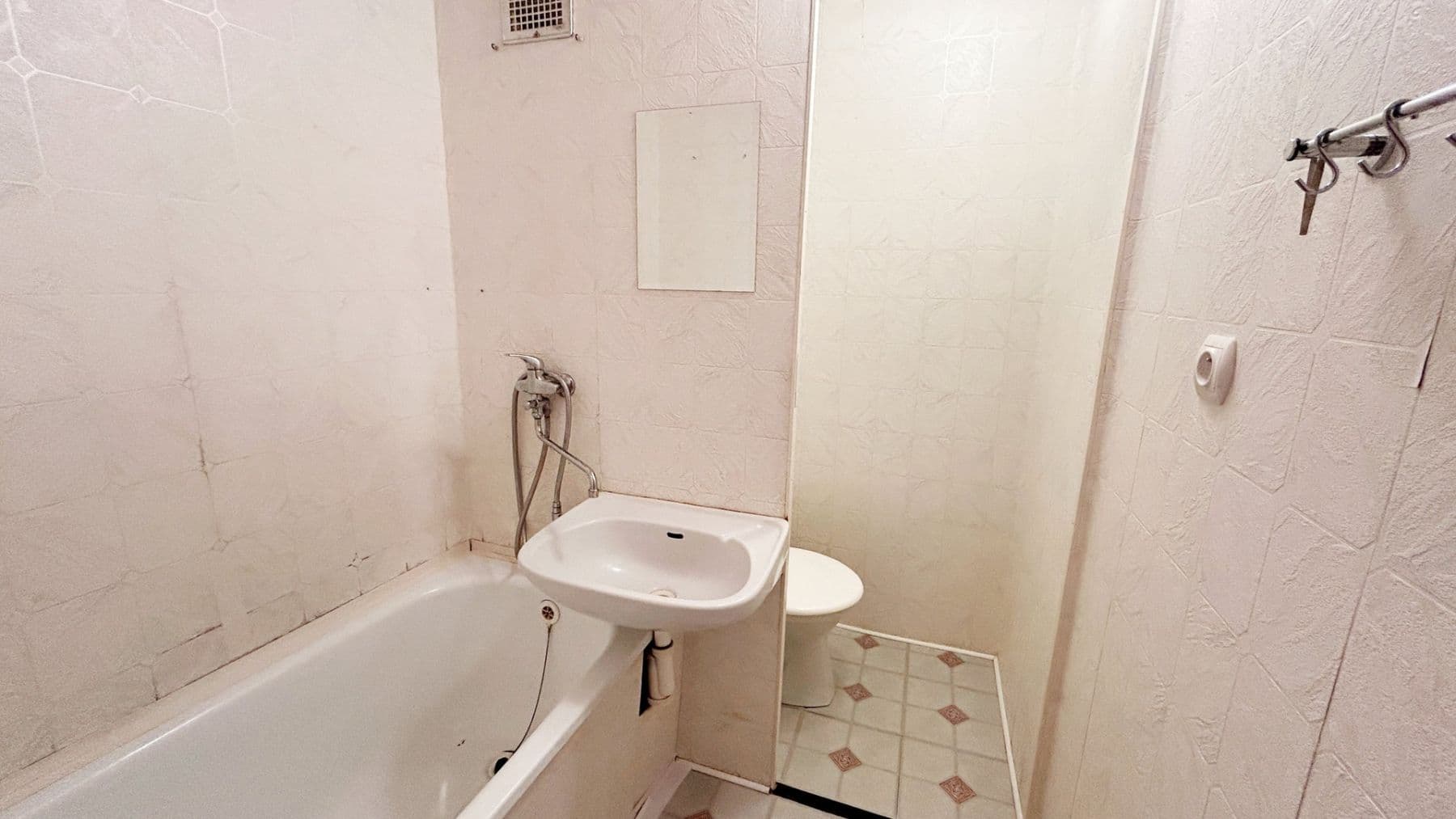 Prenájom bytu 1-izbový 35 m², Lyžařská, Praha, Praha Prenájom bytu 1-izbový 35 m², Lyžařská, Praha, Praha