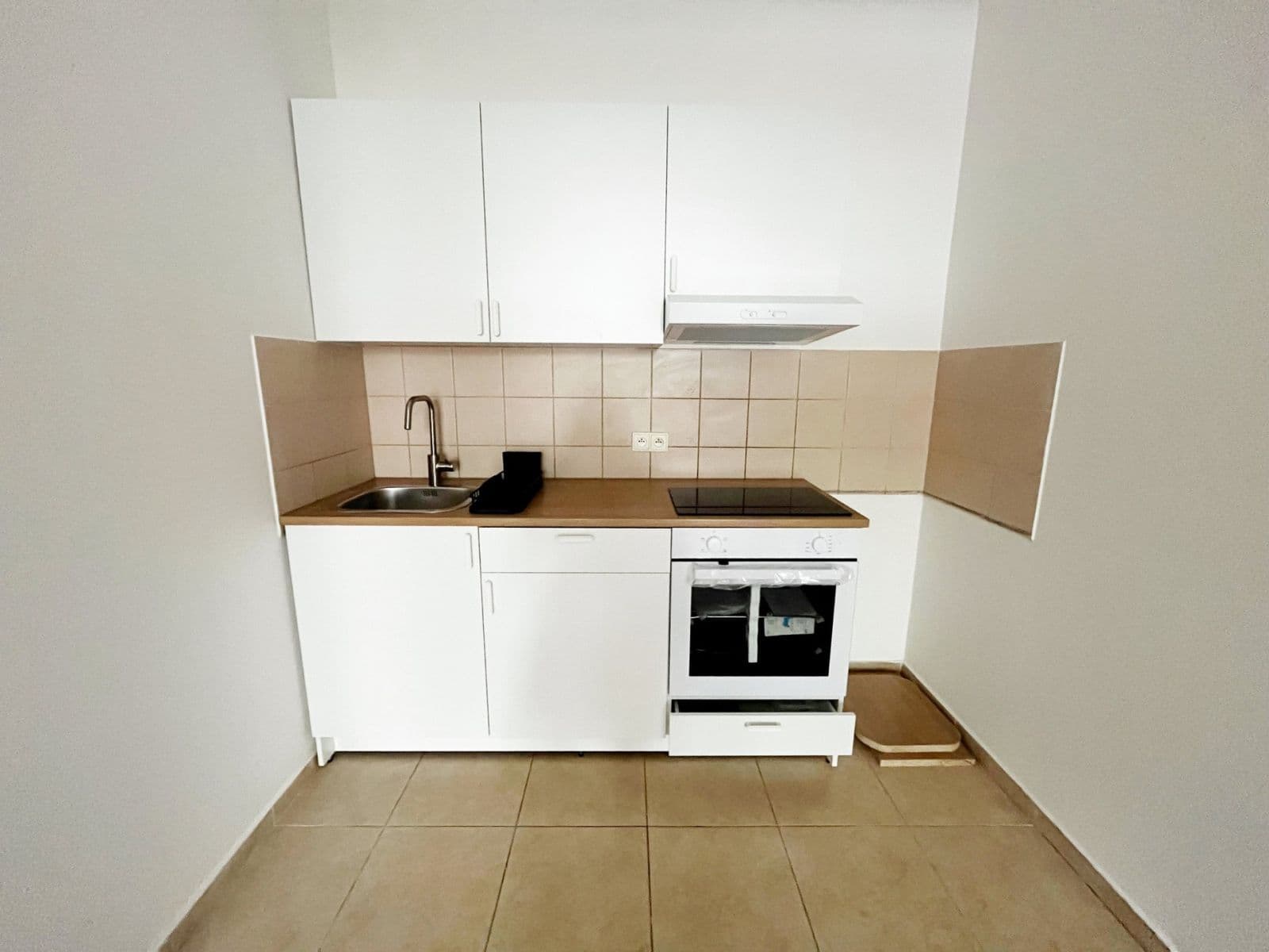 Prenájom bytu 1-izbový 40 m², Otvovice, Středočeský kraj Prenájom bytu 1-izbový 40 m², Otvovice, Středočeský kraj