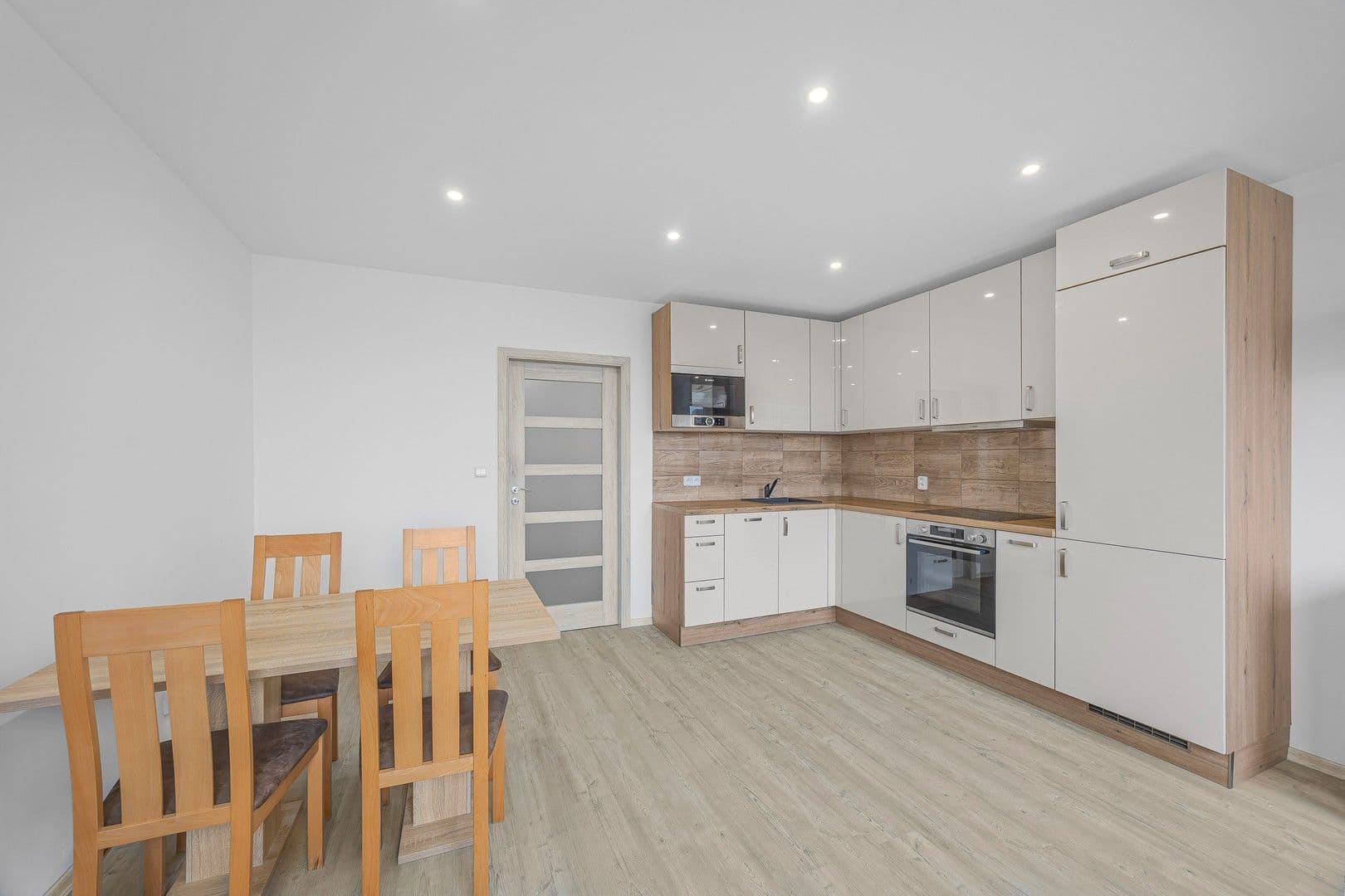 Prenájom bytu 2-izbový 47 m², Pod Lipami, Praha, Praha Prenájom bytu 2-izbový 47 m², Pod Lipami, Praha, Praha