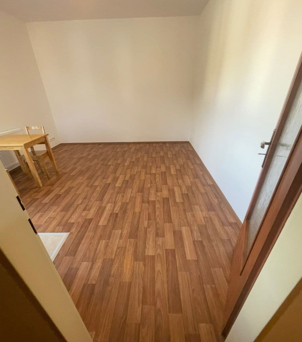Prenájom bytu 1-izbový 34 m², Otvovice, Středočeský kraj Prenájom bytu 1-izbový 34 m², Otvovice, Středočeský kraj