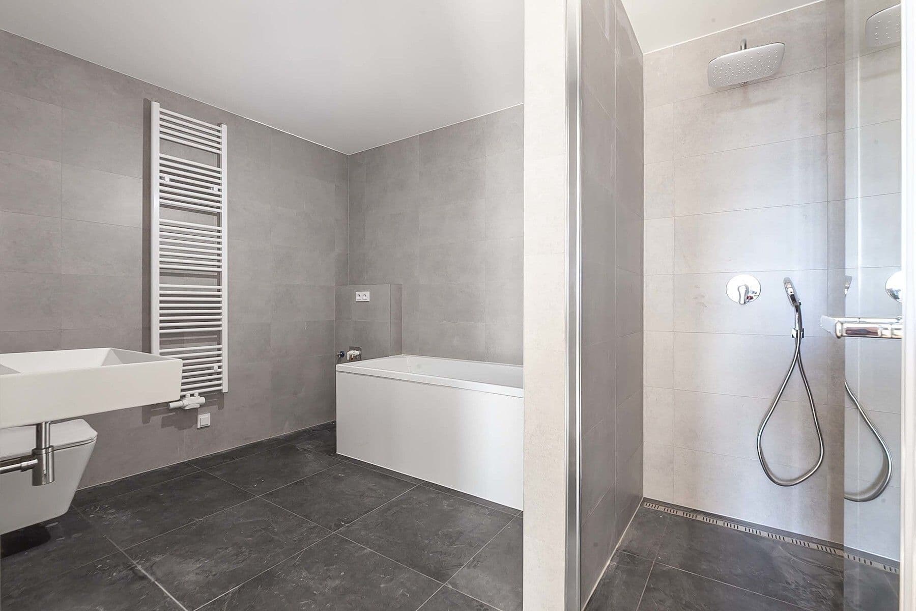 Predaj bytu 4-izbový 114 m², U Hotelu, Praha, Praha Predaj bytu 4-izbový 114 m², U Hotelu, Praha, Praha