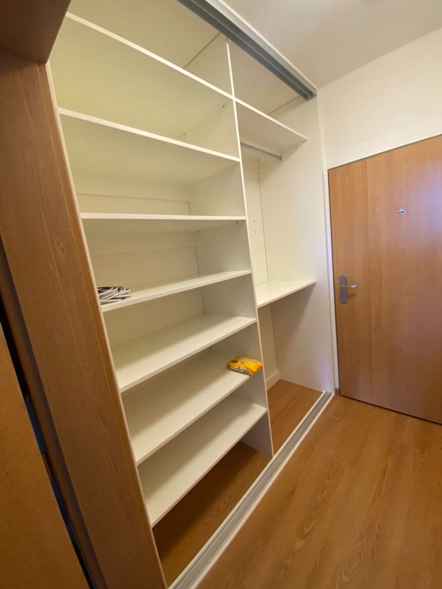 Prenájom bytu 1-izbový 27 m², náměstí Bratří Jandusů, Praha, Praha Prenájom bytu 1-izbový 27 m², náměstí Bratří Jandusů, Praha, Praha