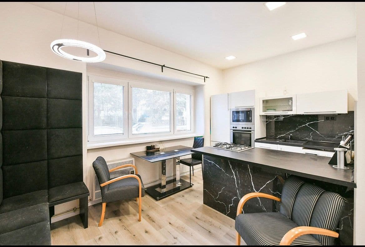 Prenájom bytu 1-izbový 45 m², Na Bitevní pláni, Praha, Praha Prenájom bytu 1-izbový 45 m², Na Bitevní pláni, Praha, Praha