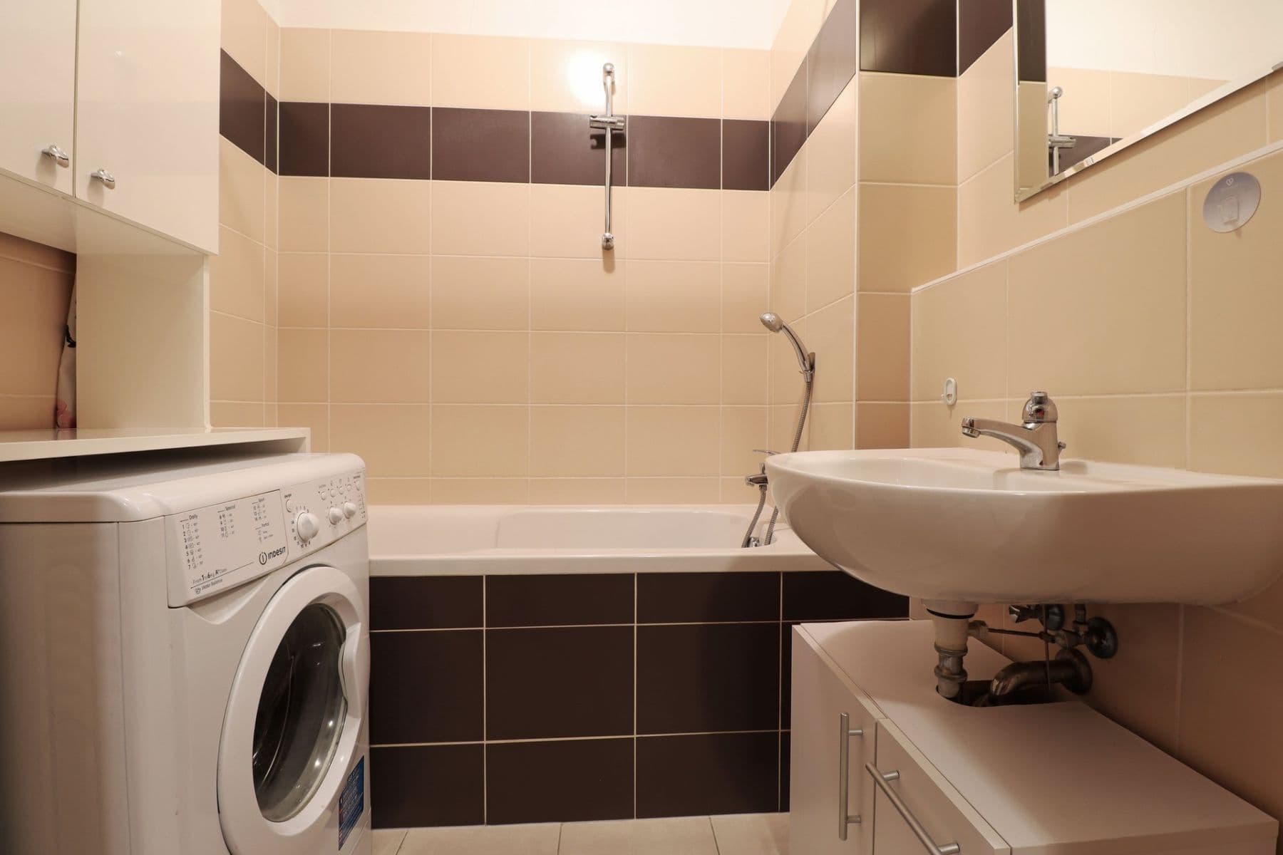 Prenájom bytu 2-izbový 48 m², Nárožní, Praha, Praha Prenájom bytu 2-izbový 48 m², Nárožní, Praha, Praha