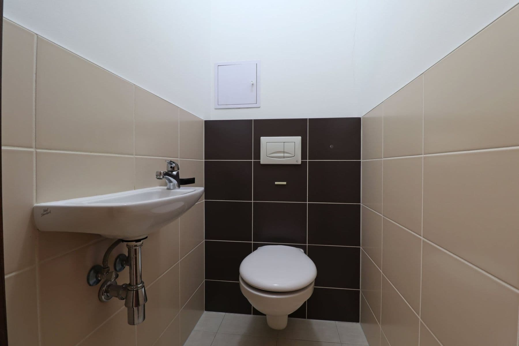 Prenájom bytu 2-izbový 48 m², Nárožní, Praha, Praha Prenájom bytu 2-izbový 48 m², Nárožní, Praha, Praha