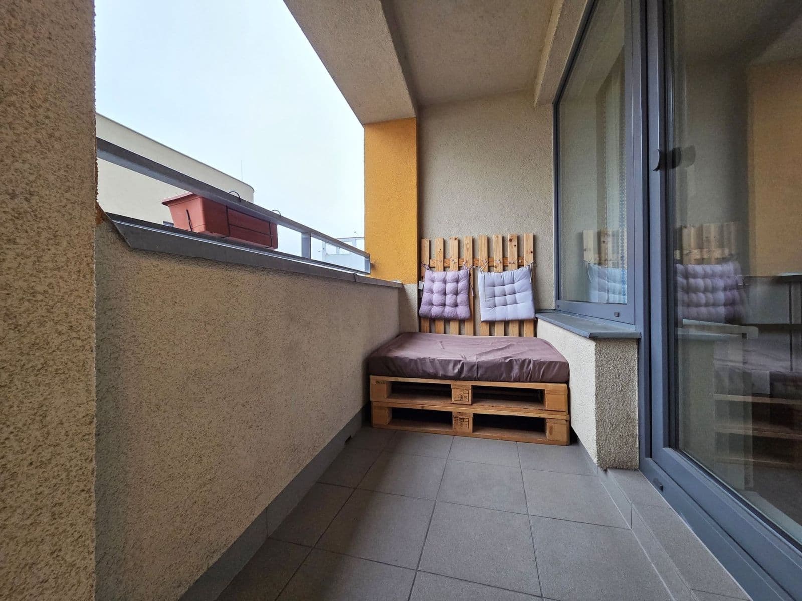 Prenájom bytu 2-izbový 48 m², Nárožní, Praha, Praha Prenájom bytu 2-izbový 48 m², Nárožní, Praha, Praha