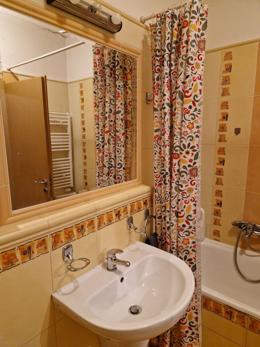 Prenájom bytu 2-izbový 56 m², Pelušková, Praha, Praha Prenájom bytu 2-izbový 56 m², Pelušková, Praha, Praha