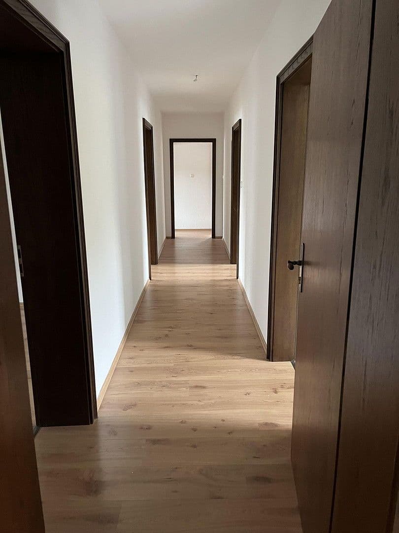 Prenájom bytu 4-izbový 130 m², Olpe, Severné Porýnie - Westfálsko Prenájom bytu 4-izbový 130 m², Olpe, Severné Porýnie - Westfálsko