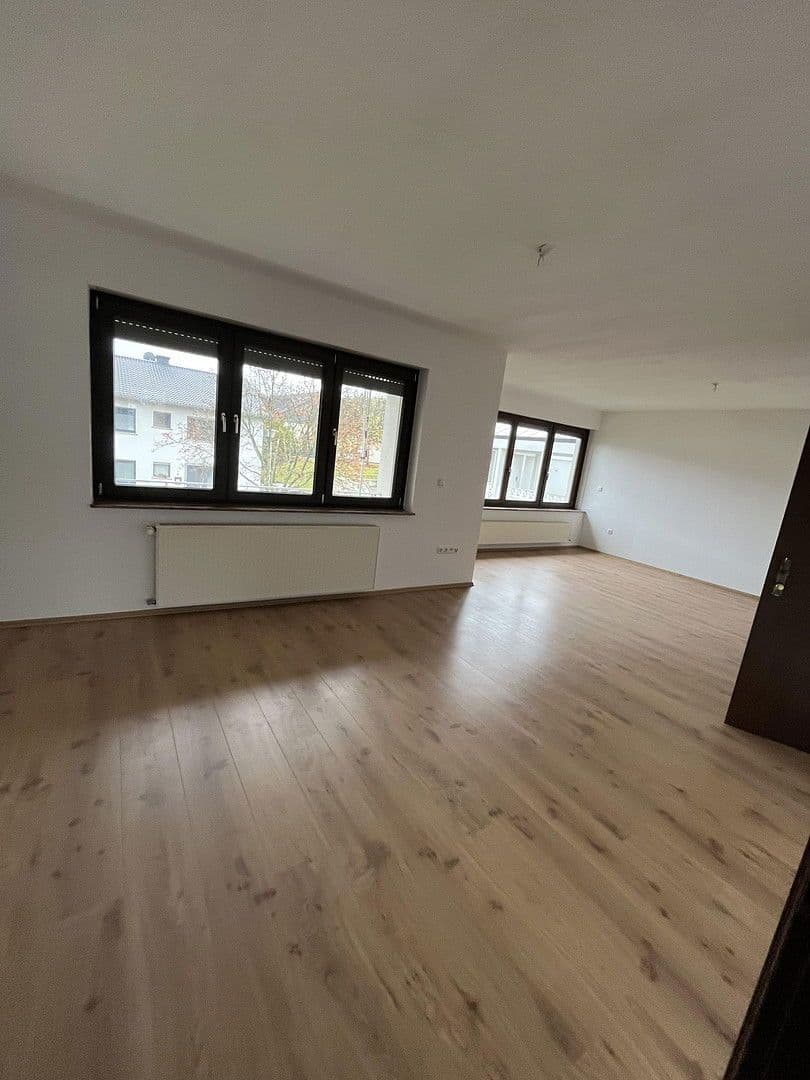 Prenájom bytu 4-izbový 130 m², Olpe, Severné Porýnie - Westfálsko Prenájom bytu 4-izbový 130 m², Olpe, Severné Porýnie - Westfálsko